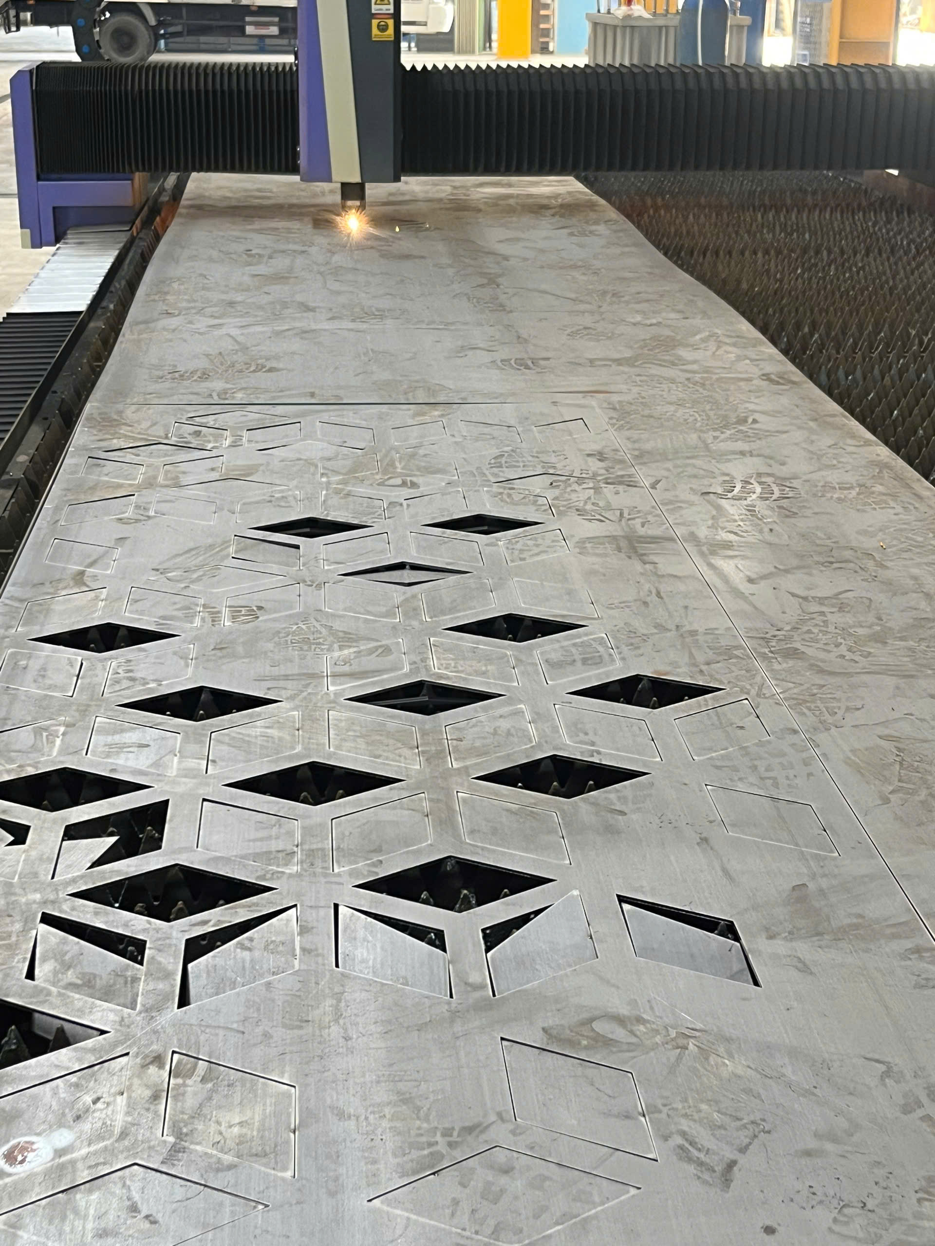 B2B steel buyer evaluation guide for assessing steel fabrication suppliers